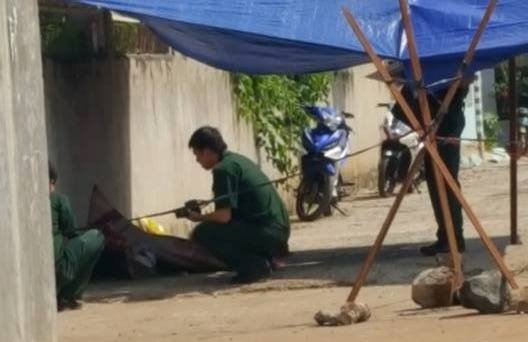 Phat hien thi the thieu ta quan doi ben ve duong hinh anh
