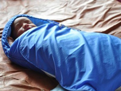 Be trai con nguyen day ron bi bo roi ben bo ruong hinh anh