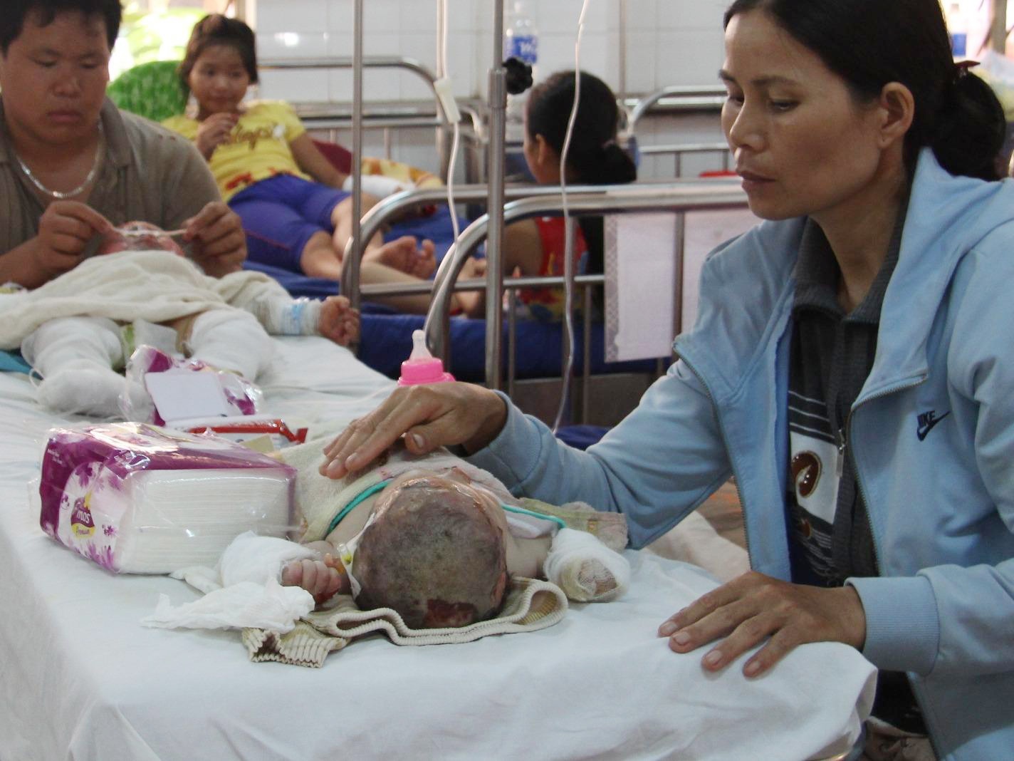 Tuoi xang dot ca nha vi khong yeu duoc em vo hinh anh