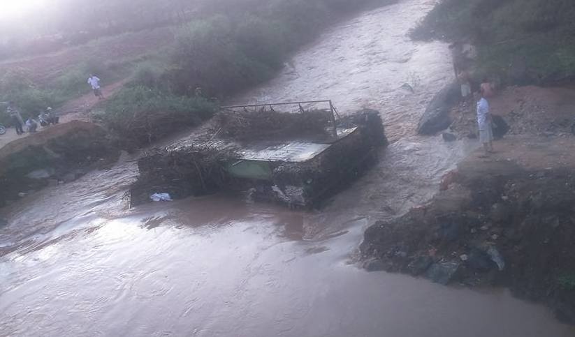 Nuoc cuon troi cau tam, hang tram ho dan khong co loi di hinh anh