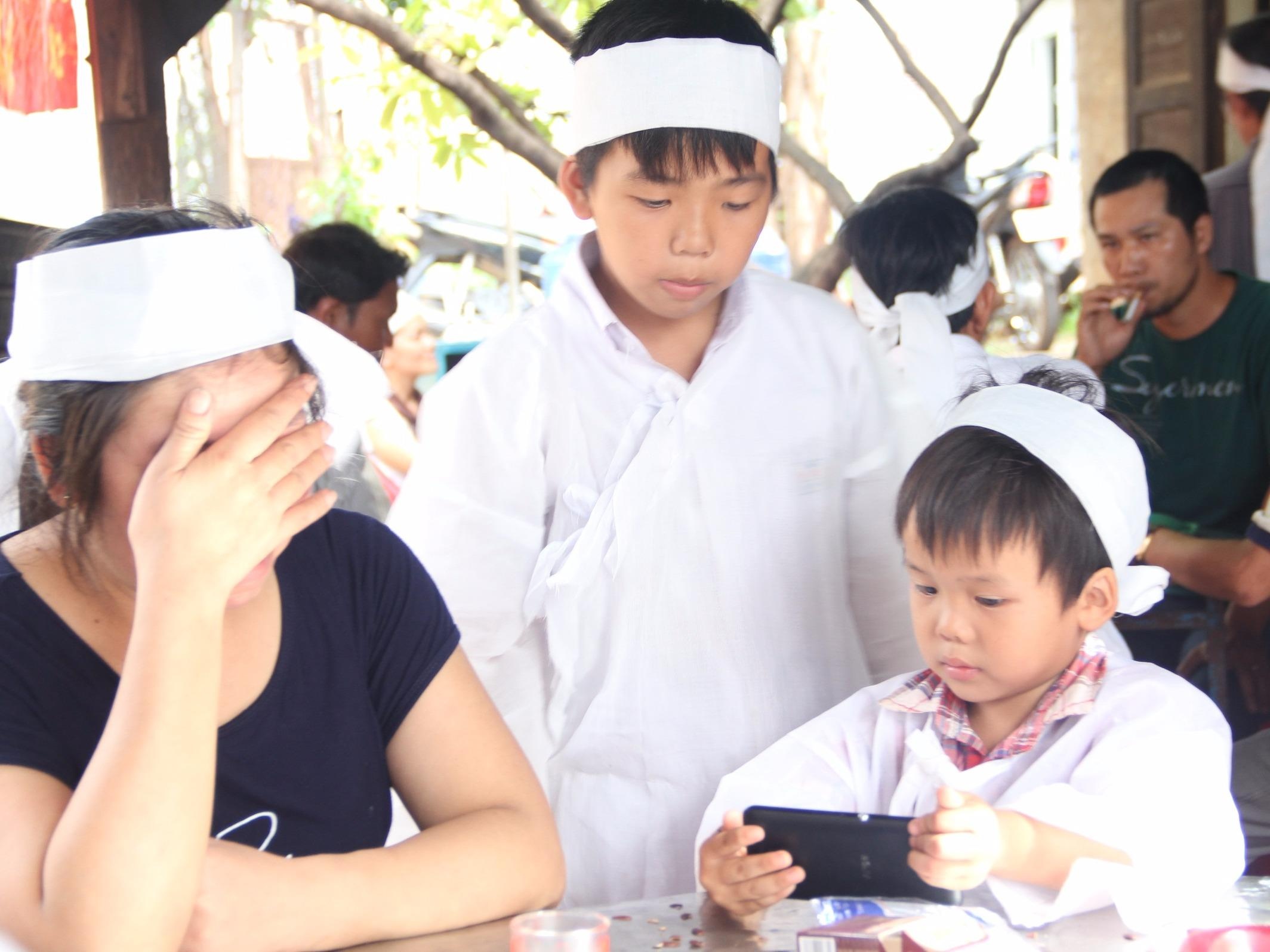 Phut mat nguoi than o ho nuoc cua be trai 5 tuoi hinh anh