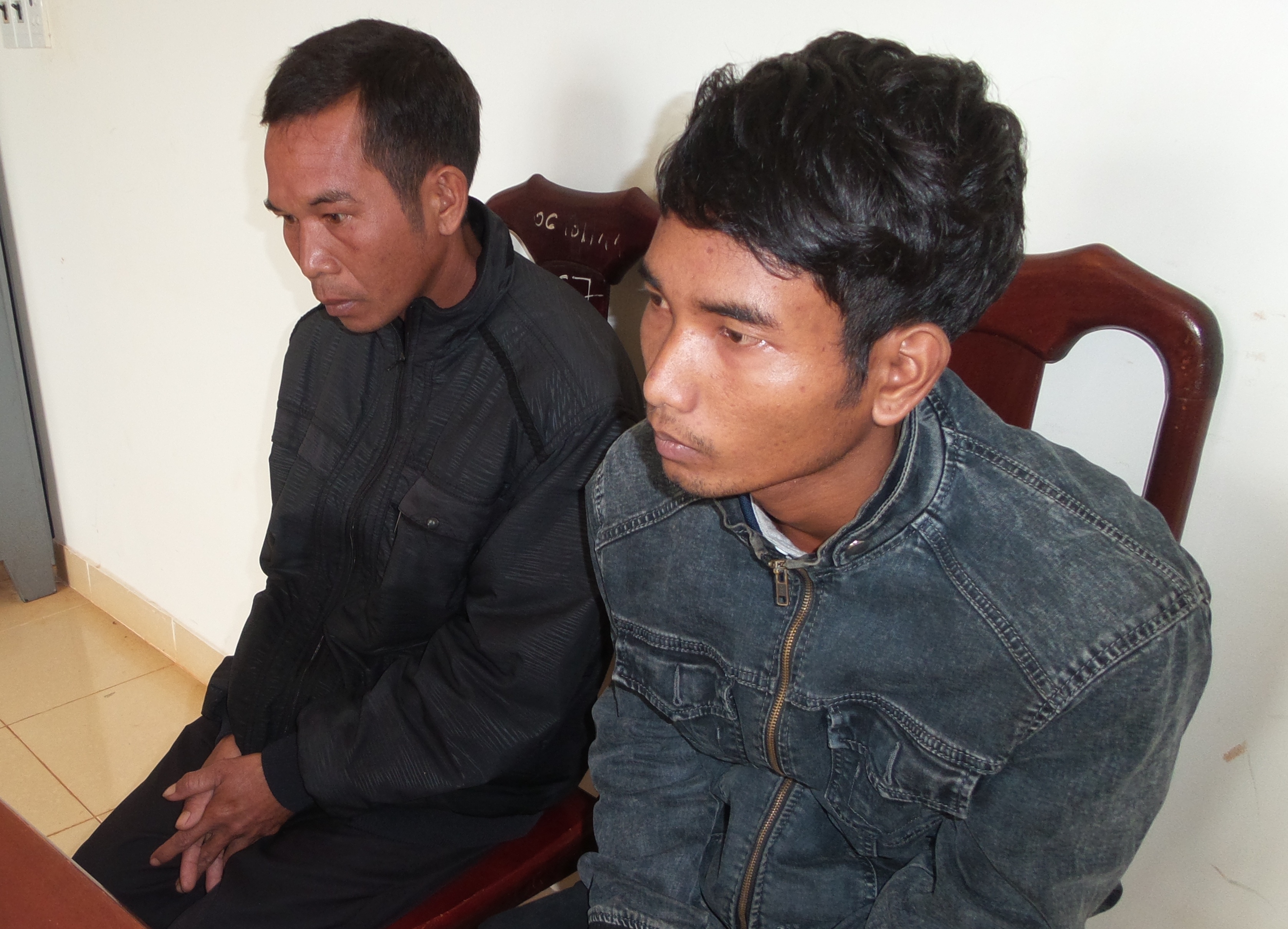 hai thanh niên đánh csgt ảnh 1 hai thanh nien danh csgt anh 1