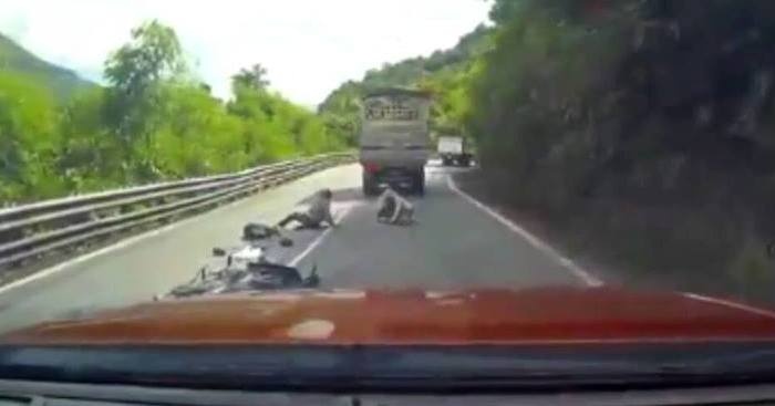 Ca gia dinh thoat chet tren deo Bao Loc hinh anh