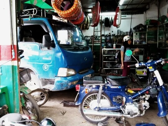 Oto tai troi tu do, ui nhieu xe may tai TP HCM hinh anh