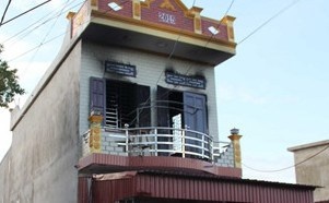 Chay nha luc nua dem, mot chau be tu vong hinh anh