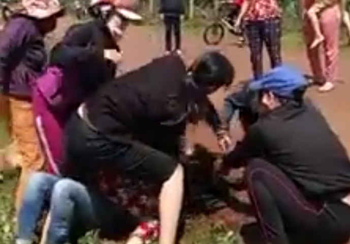 Phu nu danh ghen o Gia Lai la vo pho cong an xa hinh anh