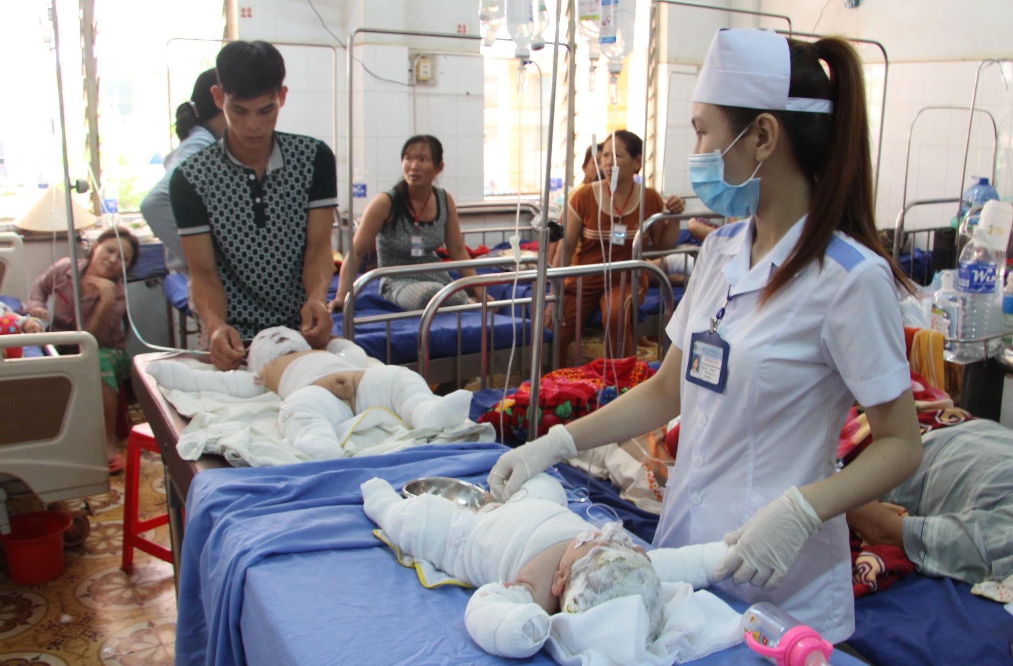 Chau nho trong vu chong tuoi xang dot ca nha xuat vien hinh anh