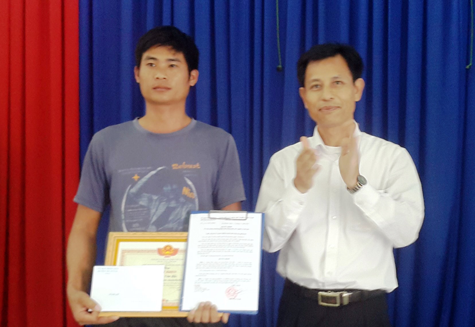 Tai xe cuu hang chuc nguoi thoat chet anh 3