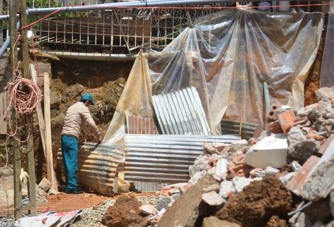 Bom dưới nền nhà ảnh 1 Bom duoi nen nha anh 1