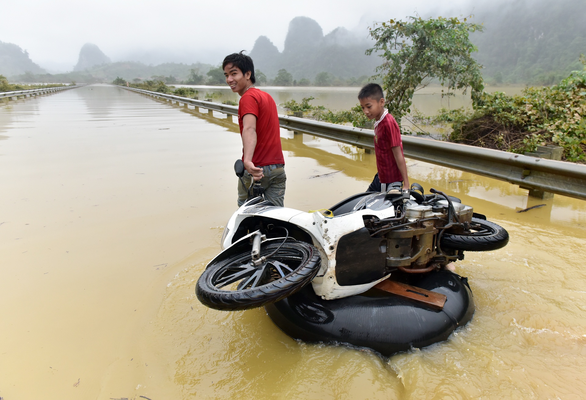 Mưa lũ miền Trung ảnh 10 Mua lu mien Trung anh 10
