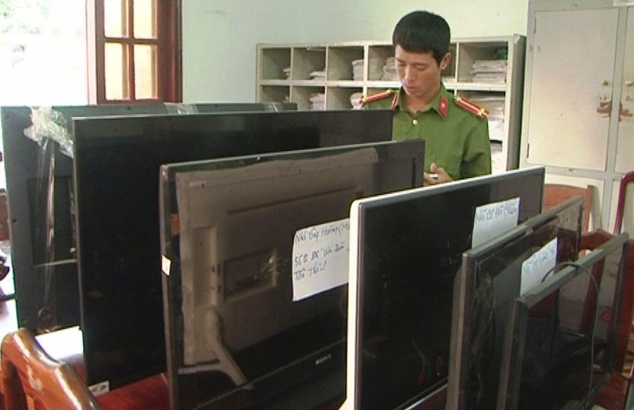 Cap doi trom 28 vu trong mot thang hinh anh