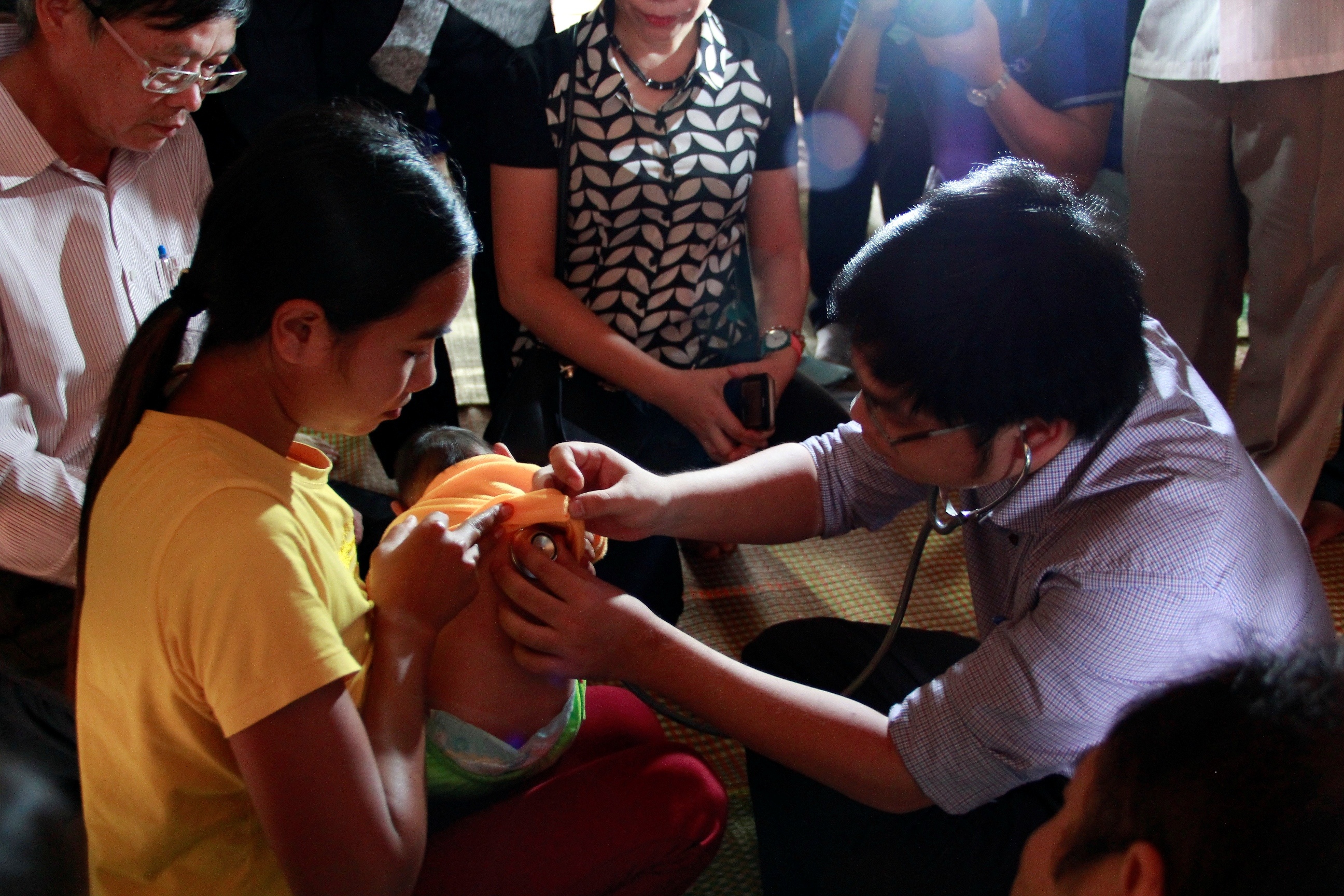 Chua khang dinh chau be bi chung dau nho do virus Zika hinh anh