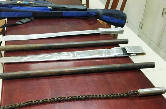 Ke chem chet tinh dich ra dau thu hinh anh