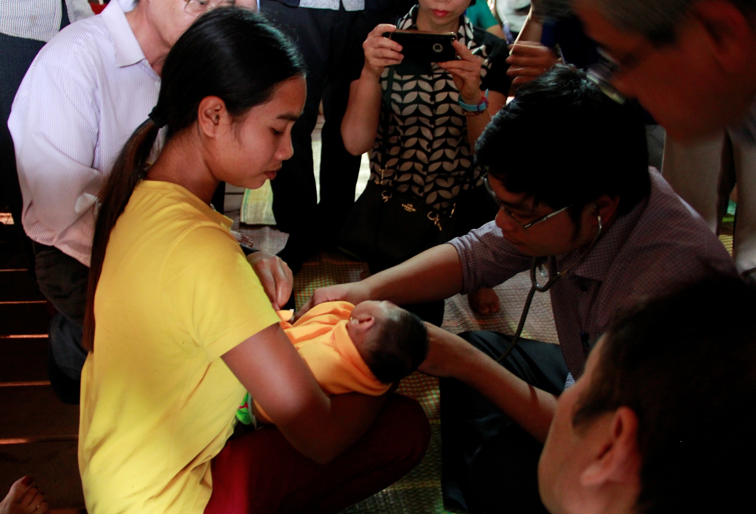 Chau be o Dak Lak khong con nhiem virus Zika hinh anh