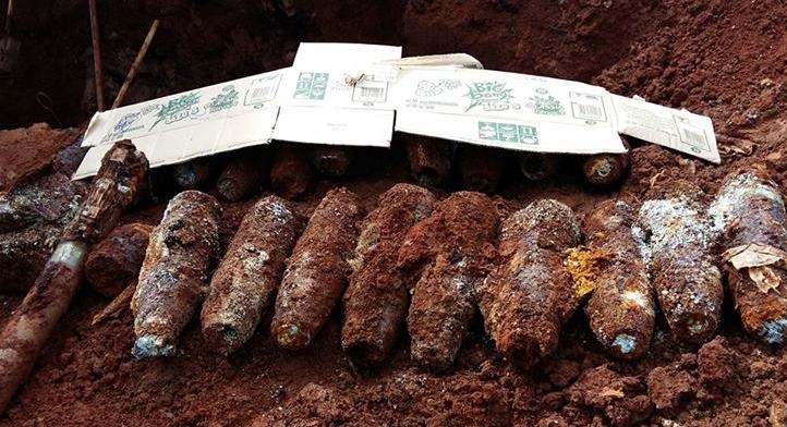 Phat hien gan tram qua dan phao giua khu dan cu hinh anh