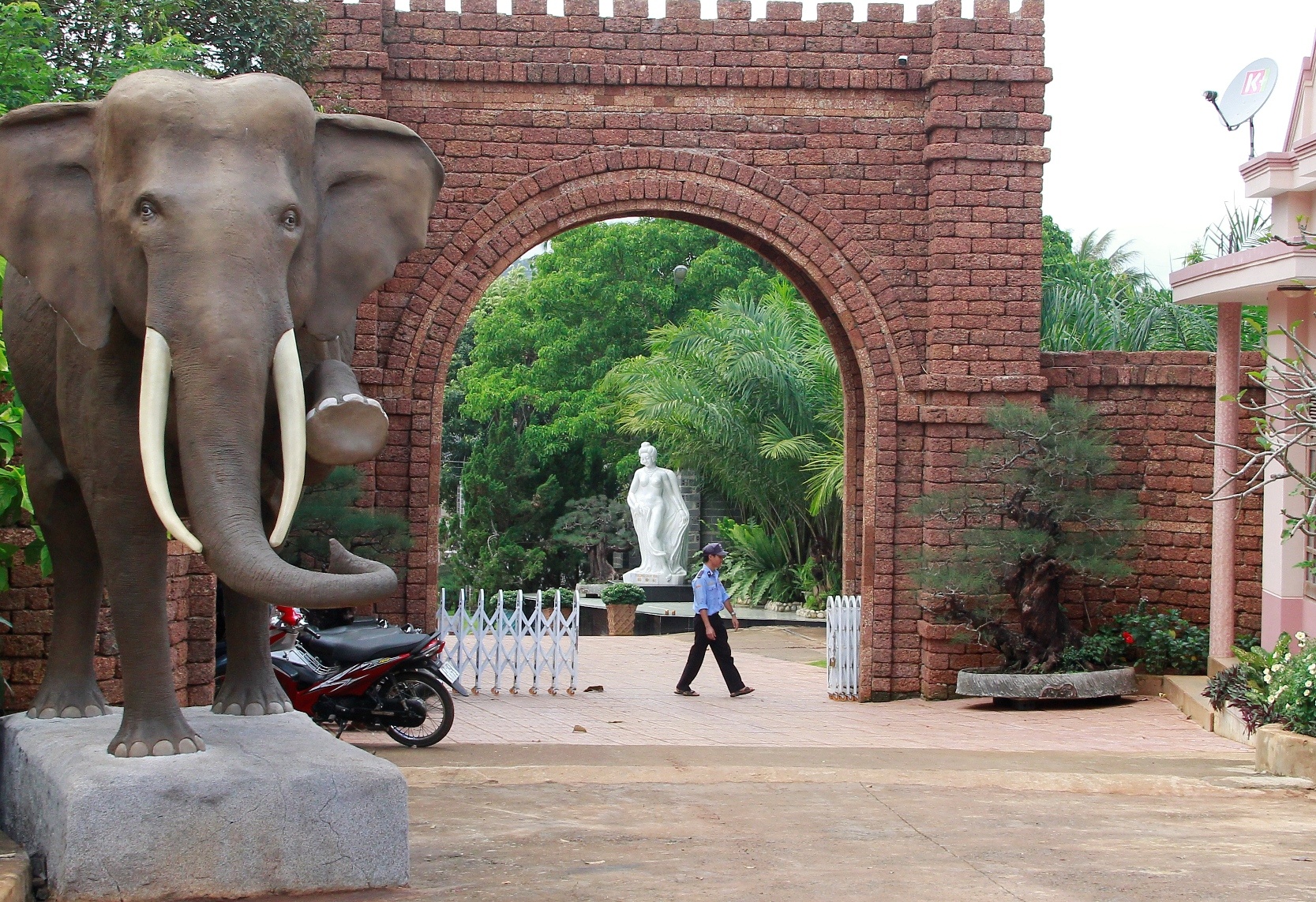 Cho khu du lich khong phep ton tai de tranh thiet hai hinh anh