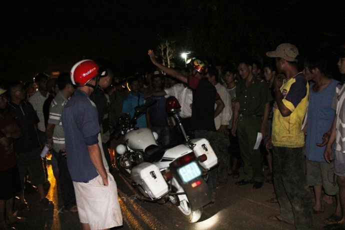 Vi pham luat giao thong roi thach thuc canh sat hinh anh