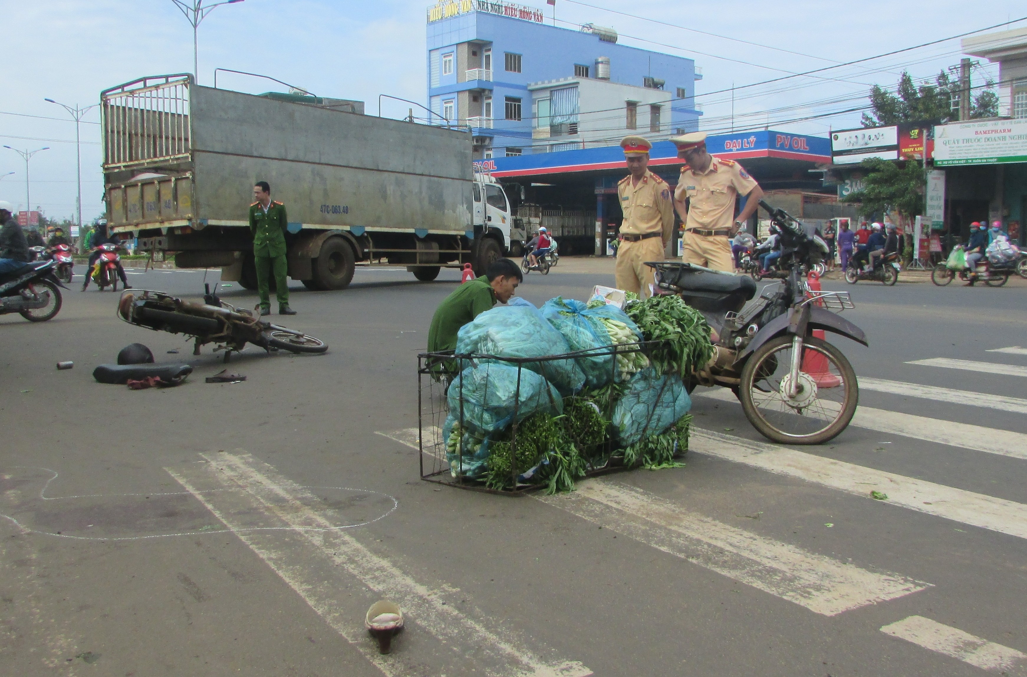 Tai nan giao thong ba nguoi thuong vong anh 1