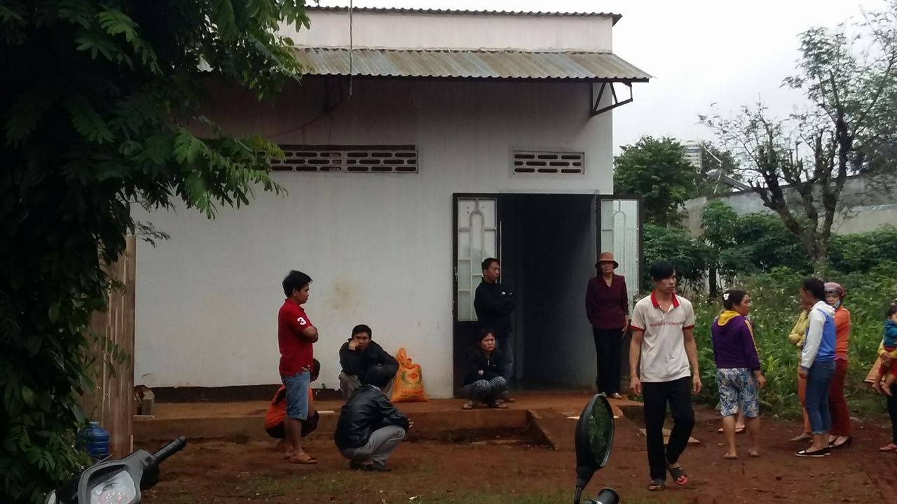 mẹ con chết dưới giếng ảnh 1 me con chet duoi gieng anh 1