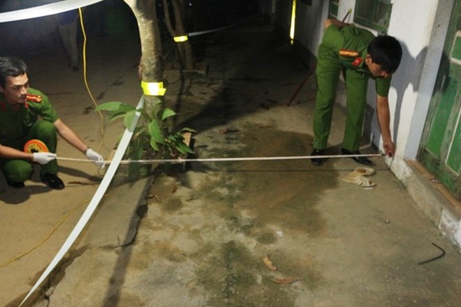 Thanh nien bi dam chet khi dung ra can ngan hinh anh