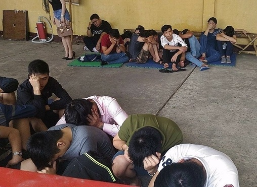 Hang chuc 'dan bay' thue nha nguyen can phe ma tuy trong dem hinh anh