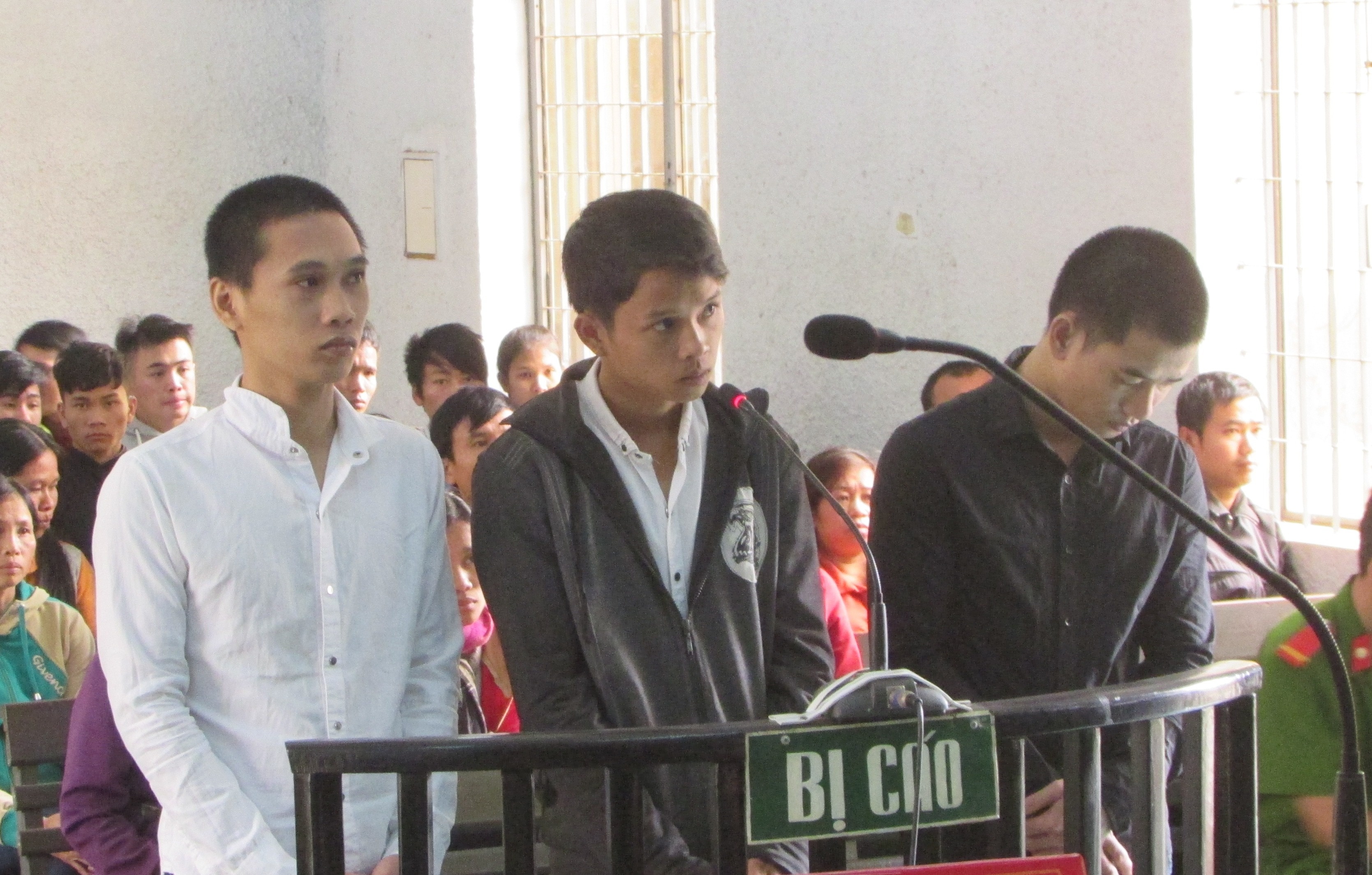 Gianh tra tien nhau, hai thanh nien dam chet nguoi hinh anh