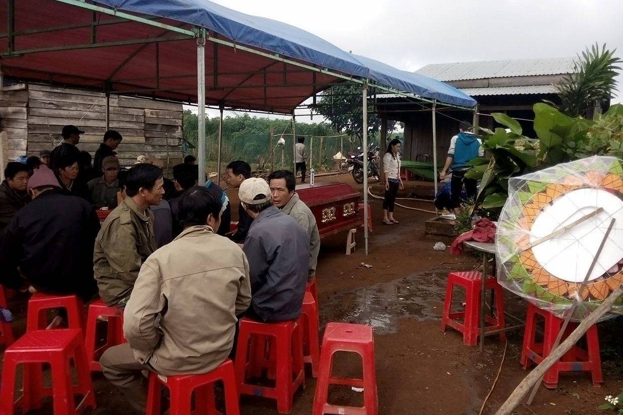 Lật thuyền trên hồ thủy điện ảnh 1 Lat thuyen tren ho thuy dien anh 1