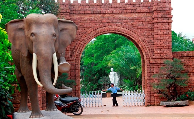 Hai can bo bi ky luat vi de khu du lich xay khong phep hinh anh