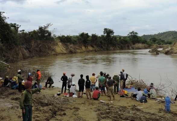 Thi the nan nhan vu chim thuyen cach hien truong 3 km hinh anh