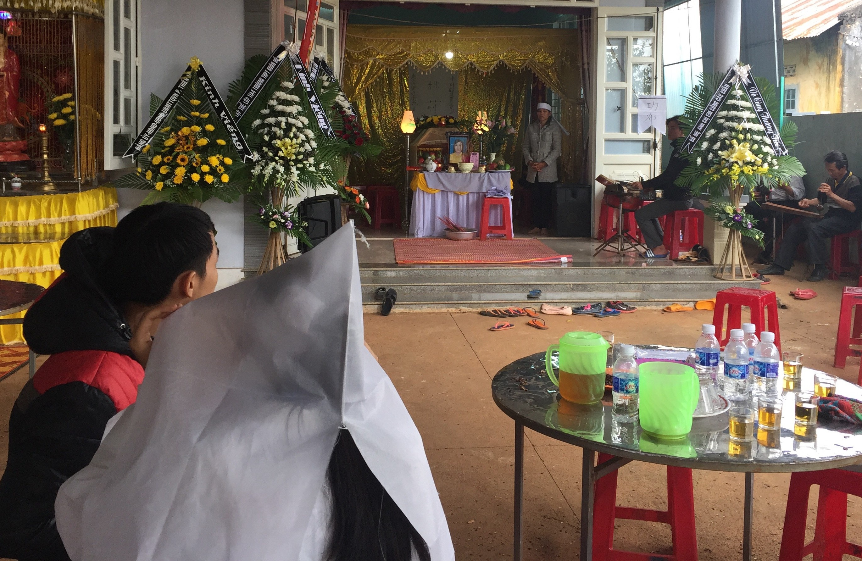 Xe bien xanh tong chet 2 nu giao vien anh 2