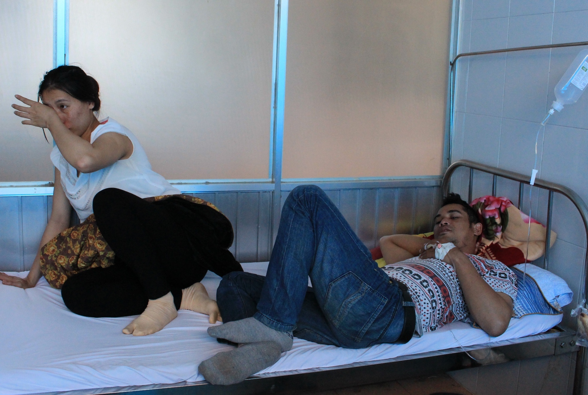 16 nguoi nhap vien cap cuu sau khi an tiec hinh anh