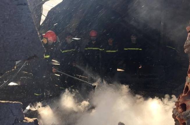 Nha kho 1.500 m2 bi thieu rui luc rang sang hinh anh