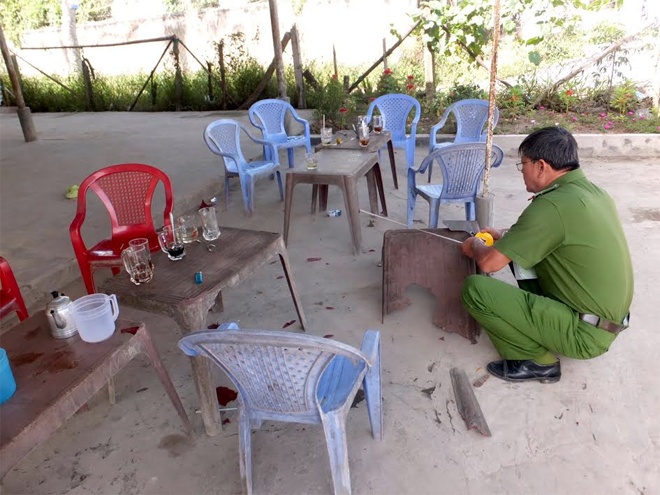 Thanh niên ngáo đá chém công an ảnh 2 Thanh nien ngao da chem cong an anh 2