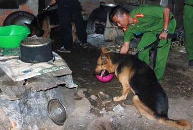 Phat hien bong tai nan nhan bi chat xac tai nha nghi can hinh anh