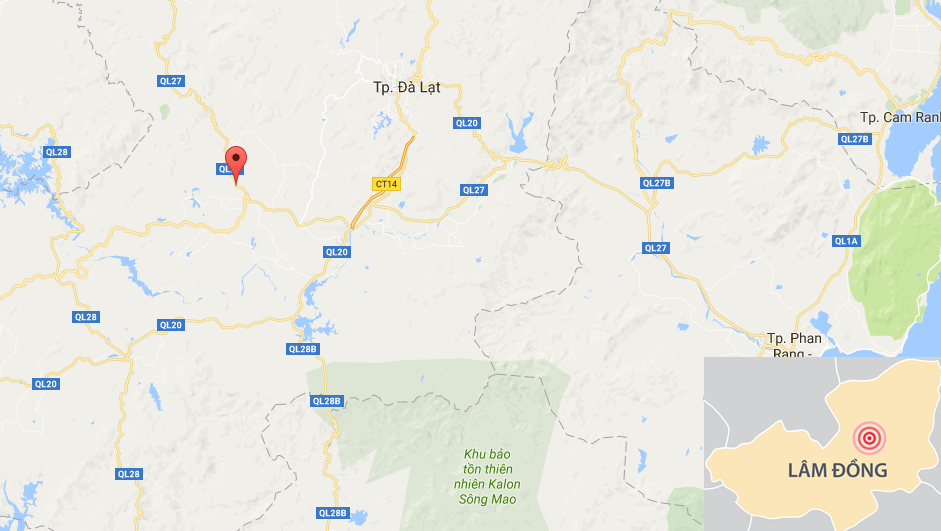 Xe khách bốc cháy trên đường ảnh 2 Xe khach boc chay tren duong anh 2