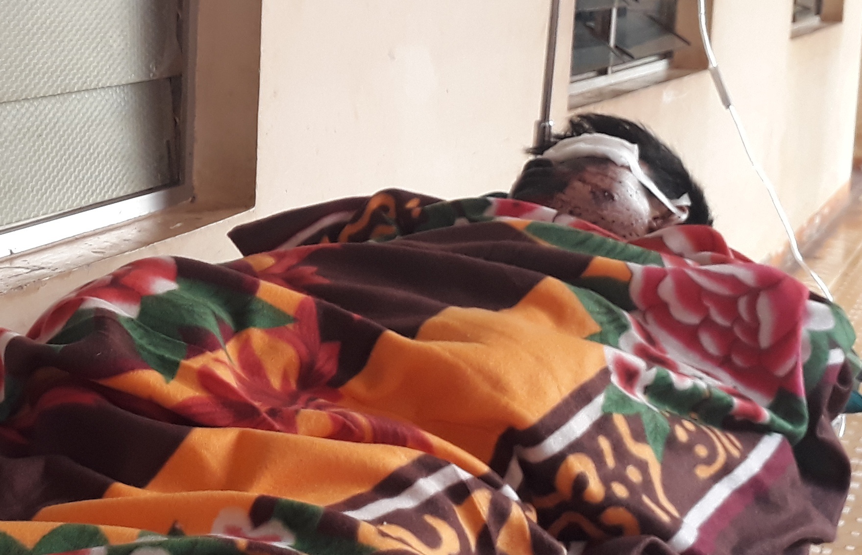 No binh ga mini, thanh nien 21 tuoi bi cat bo tay hinh anh