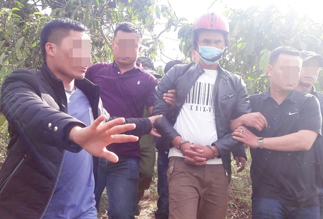 Khoi to bi can giet chong nguoi tinh, giau xac trong ray hinh anh