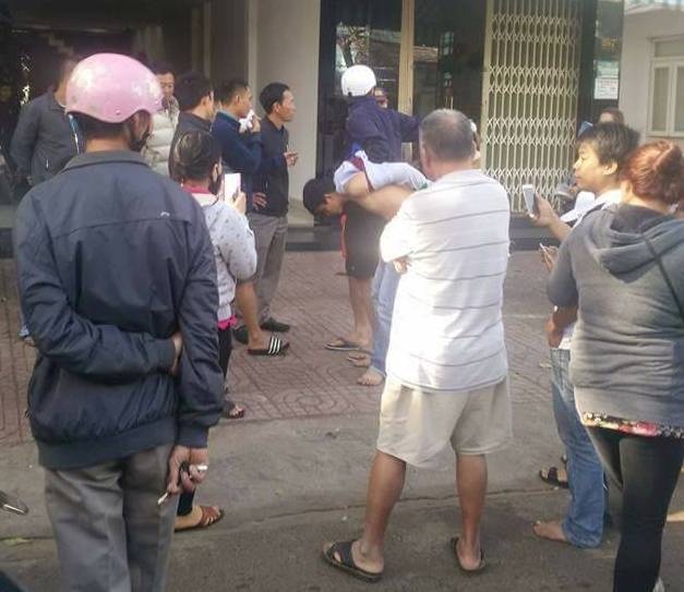 Thanh niên trộm hai lọ thuốc tây ảnh 1 Thanh nien trom hai lo thuoc tay anh 1