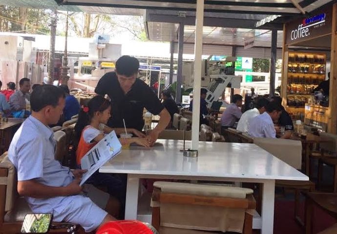 20.000 ly ca phe mien phi cho du khach hinh anh