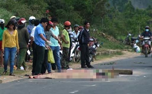 Thay giao bi xe khach giuong nam can tu vong hinh anh