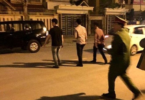 Cong an Ha Noi kham xet noi o cua nghi can dam o tre em hinh anh