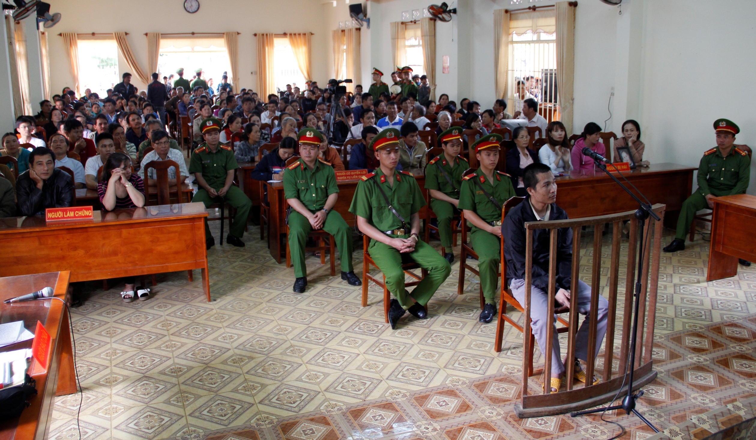 Xet xu ke giet ba nguoi anh 2