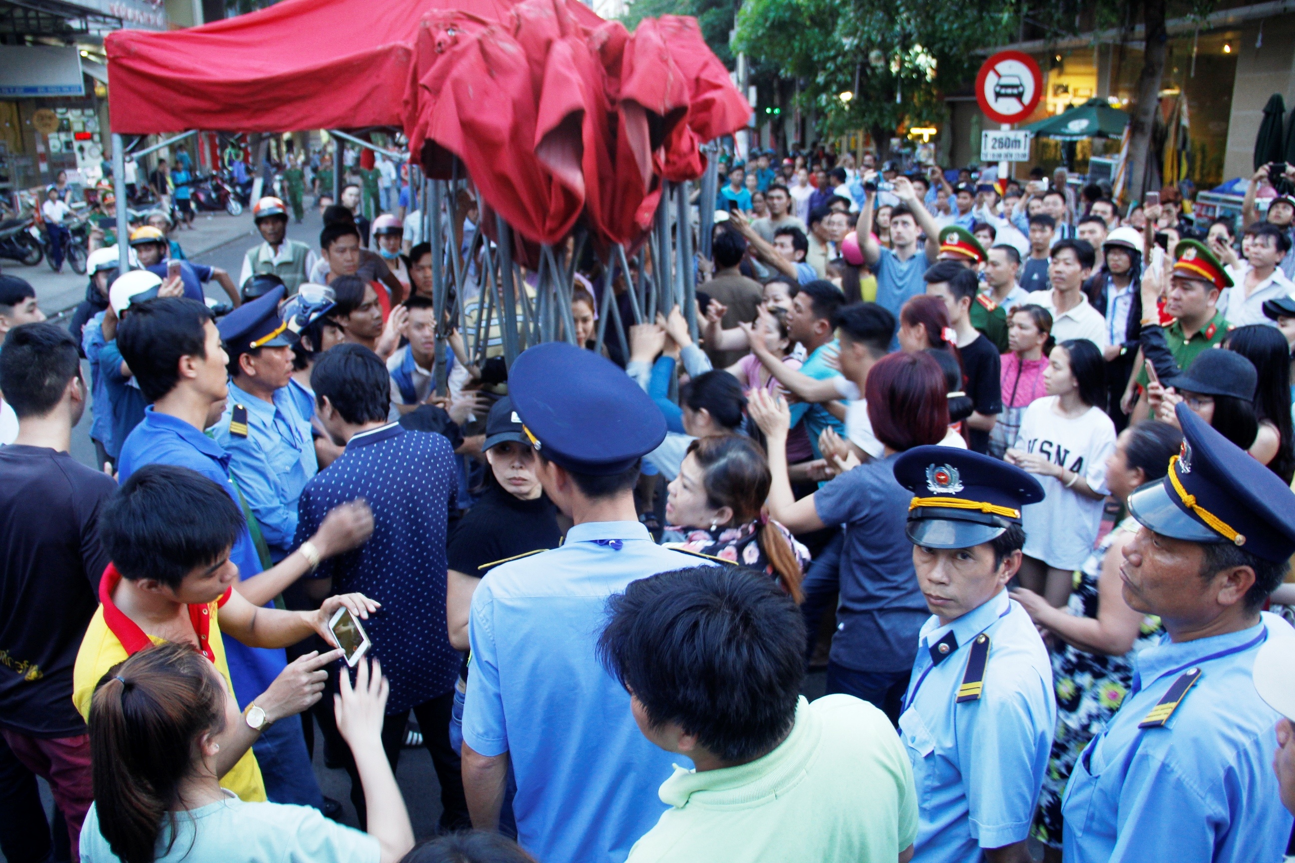 TP Buon Ma Thuot dep cho dem anh 3