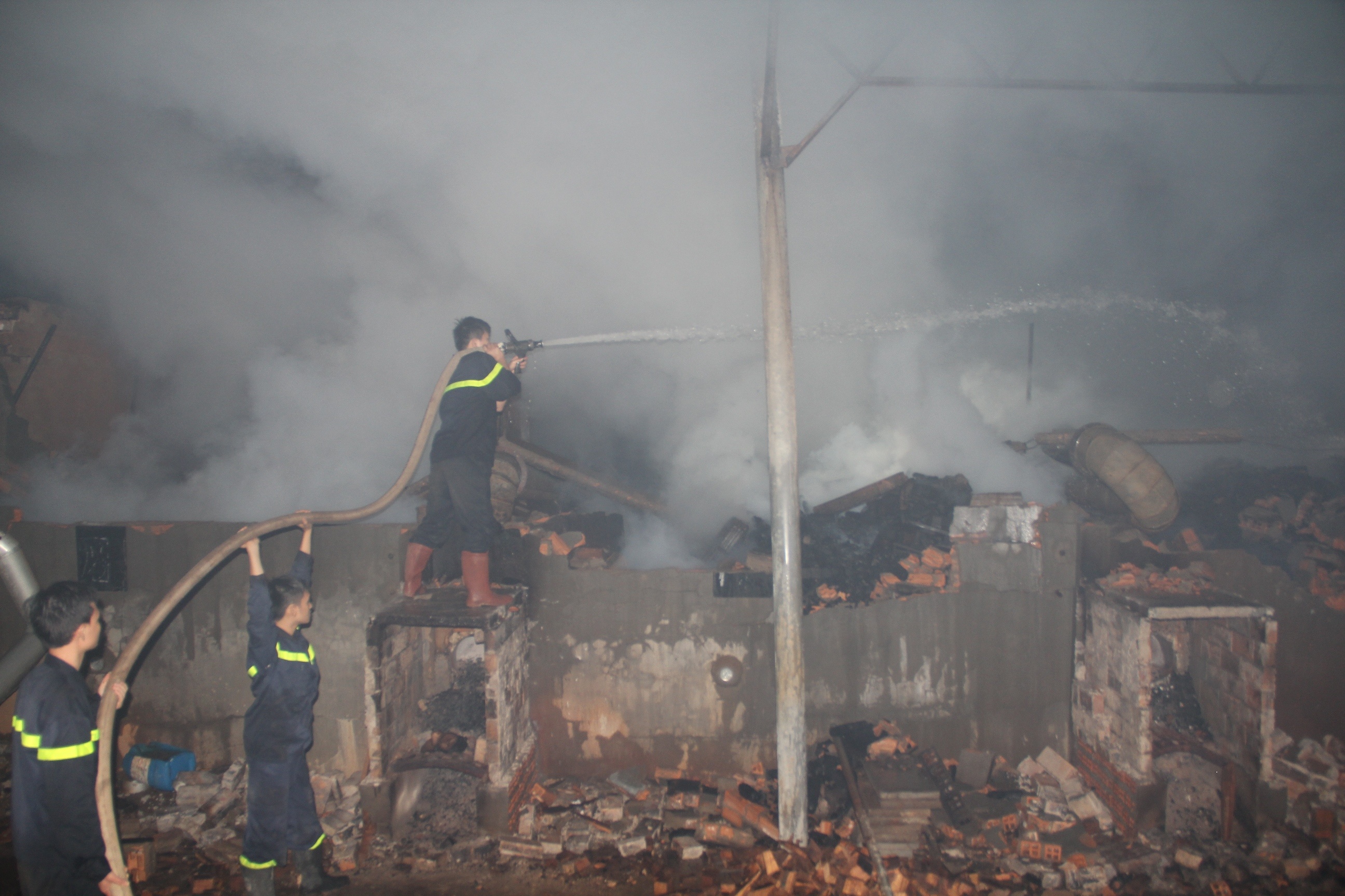 Chay suot 7 gio o cong ty go hinh anh