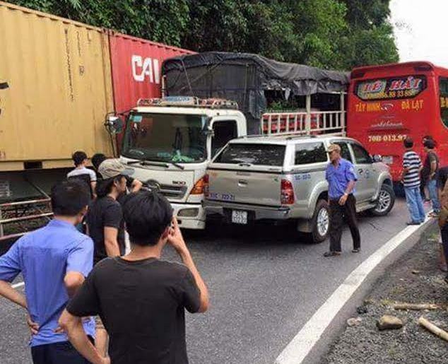 Tai nan lien hoan, deo Bao Loc ket gan 10 km hinh anh