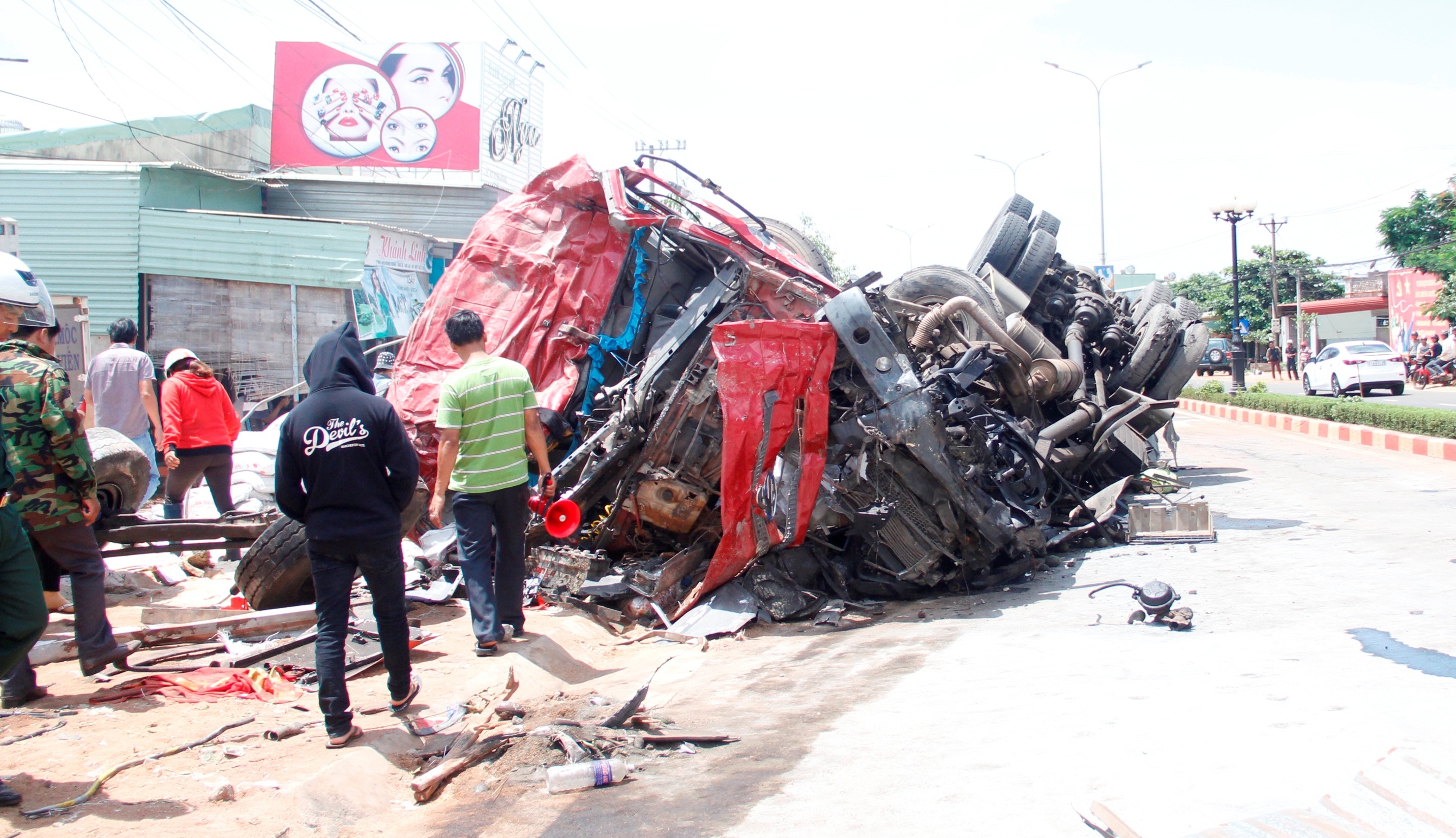 Tai nan giao thong 13 nguoi tu vong anh 2