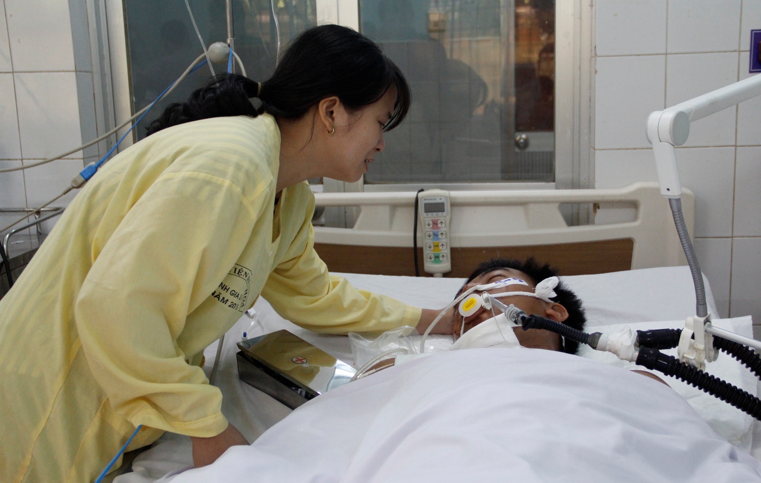 Vo tai xe xe tai gay tai nan lam 13 nguoi chet thay chong xin loi hinh anh