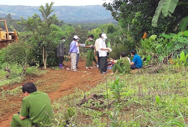Thuc nghiem hien truong vu xa sung o Dak Nong lam 3 nguoi chet hinh anh