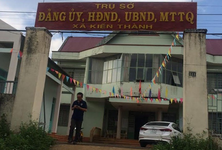 Cach chuc chu tich xa dung bang cap 3 gia hinh anh