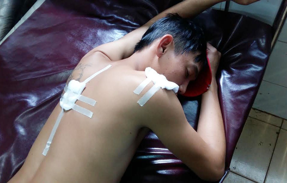 Lam ro pho cong an xa ban 4 phat sung khi lam nhiem vu hinh anh